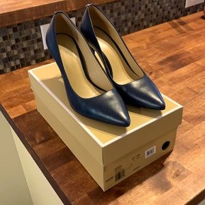 Michael Kors Dorothy Flex Pump in Admiral size 7.5